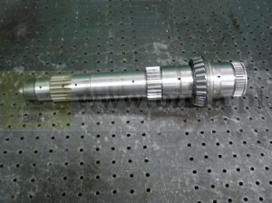 PRZEDNI WAŁEK SKRZYNI BIEGÓW  MASSEY FERGUSON 3000-UŻYWANY